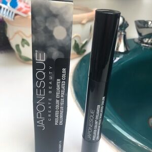 NIB JAPONESQUE EYELIGHTER